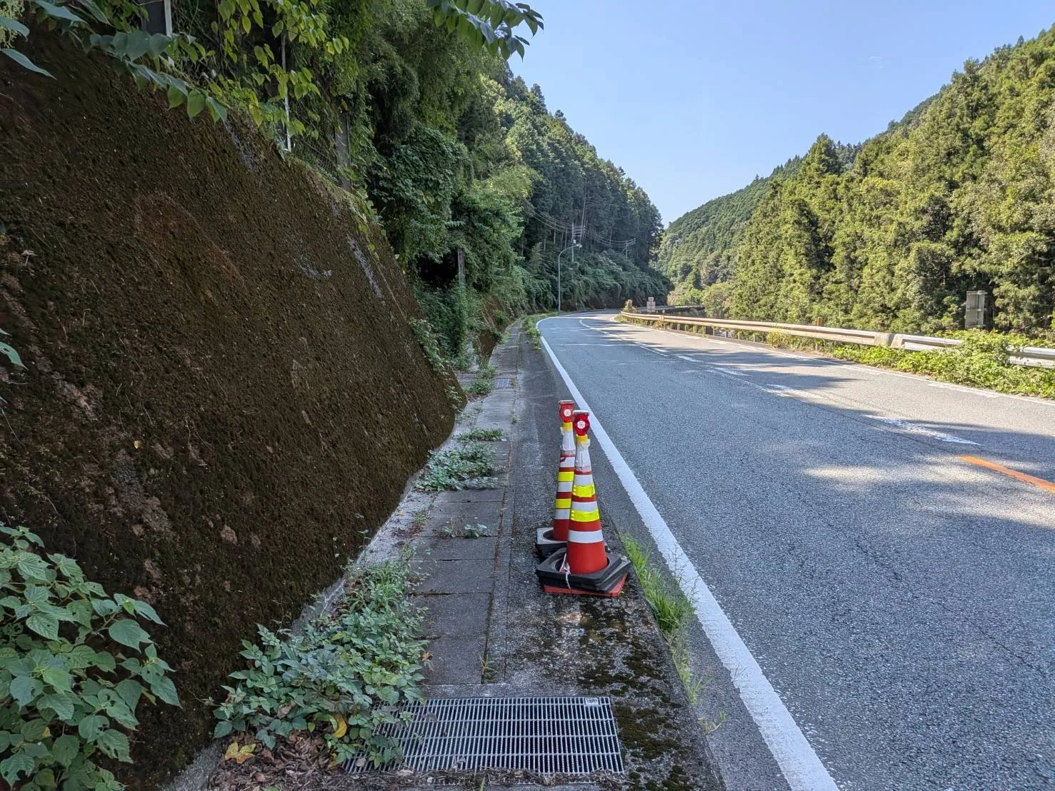 修理前【伊予市中山】道路標識 復旧工事