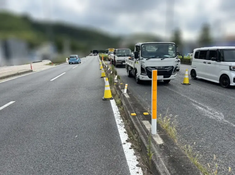 修理前【松山市北斎院】反射ポール復旧工事